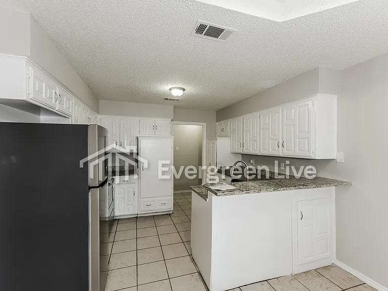 2401 Willow Oak Dr — Photo 7