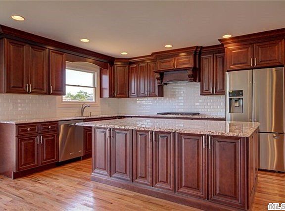 3rd image of 81 Forest Ave
