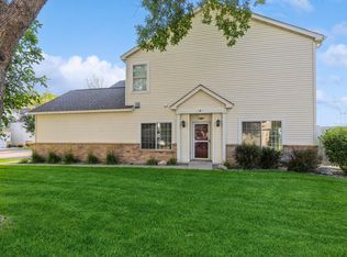 1583 Yorkshire Ln, Shakopee, MN 55379
