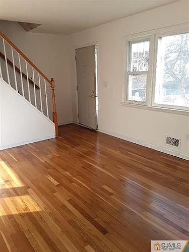2nd image of 22 Jackson St