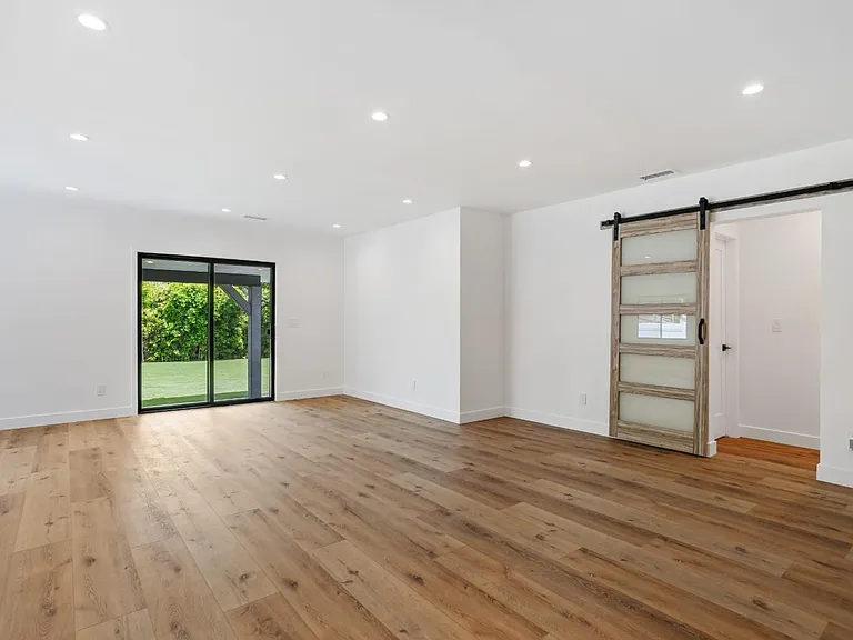 6942 Wystone Ave — Photo 14
