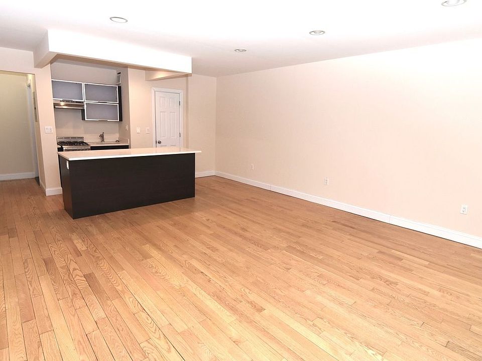 2nd image of 1436 Lexington Ave #4E