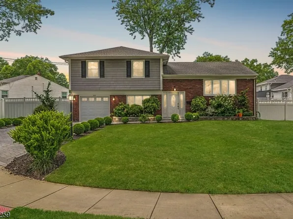 40 Oleander Way, Clark Twp., NJ 07066