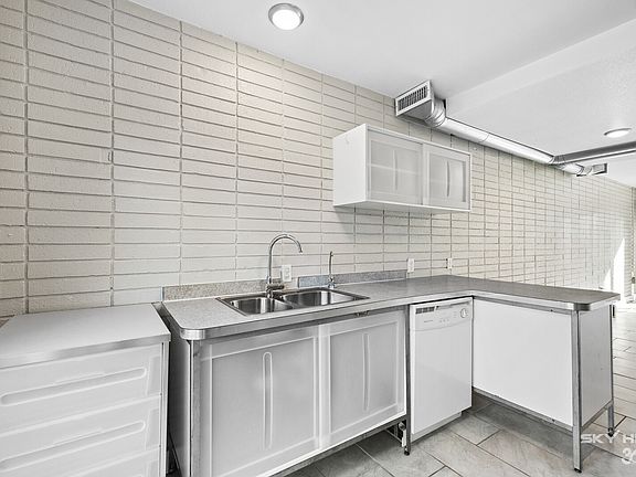 5th image of 8 S Hill Ave #312