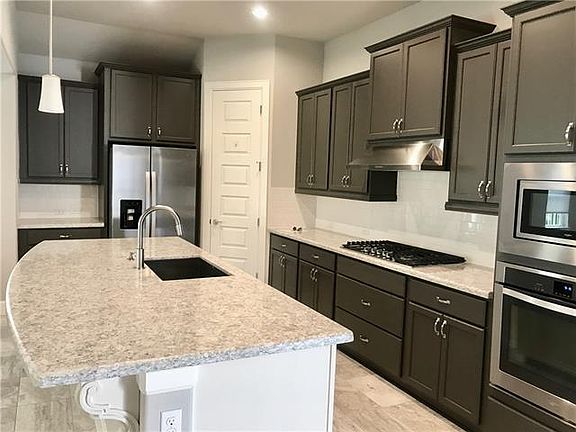 3rd image of 116 Hopping Peach St