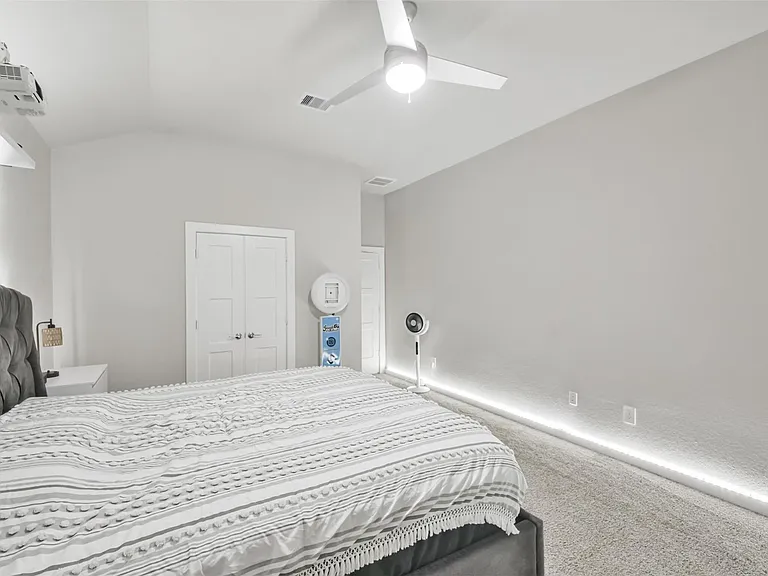 14226 Lake Lodge Dr — Photo 17