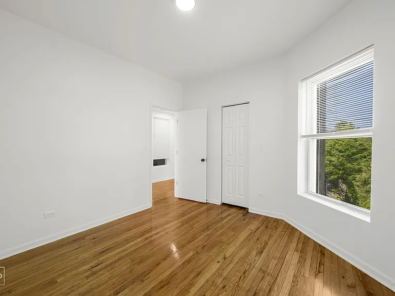 5718 S Wabash Ave — Photo 17