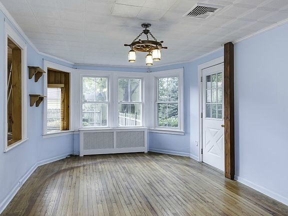 5th image of 69 Oakwood Ave
