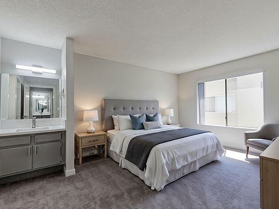 3rd image of 13929 Vanowen St APT 3