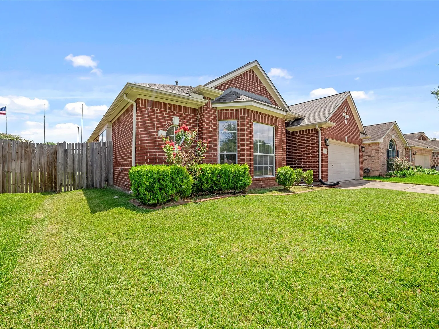 3 bed, 2.0 bath, 2148 sqft, $2,400 — Photo 2