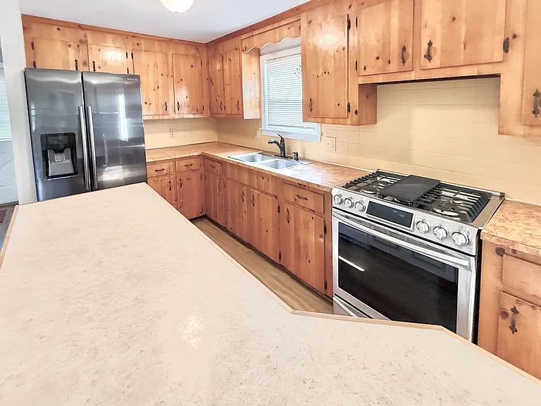 21 Bradford Ave — Photo 7