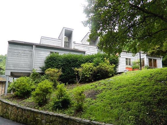 2nd image of 249 Kati St