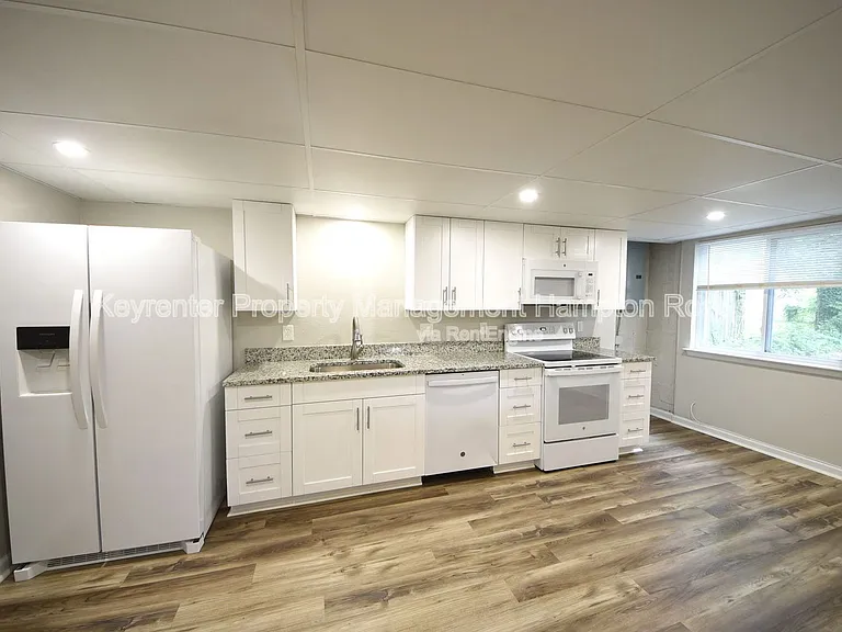 1303 Tallwood St #B — Photo 6