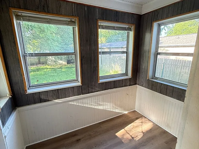 2311 W Main St — Photo 10