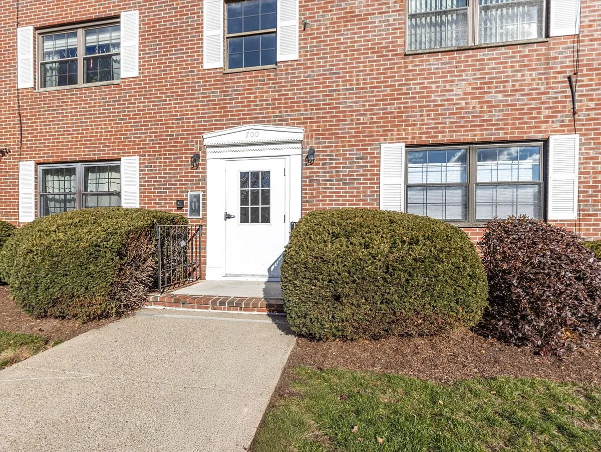 2 bed, 860 sqft, $2,150 — Photo 2