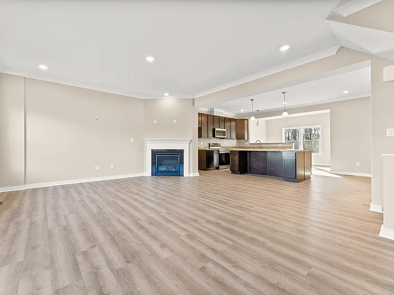 705 Ravenshire Ct — Photo 3