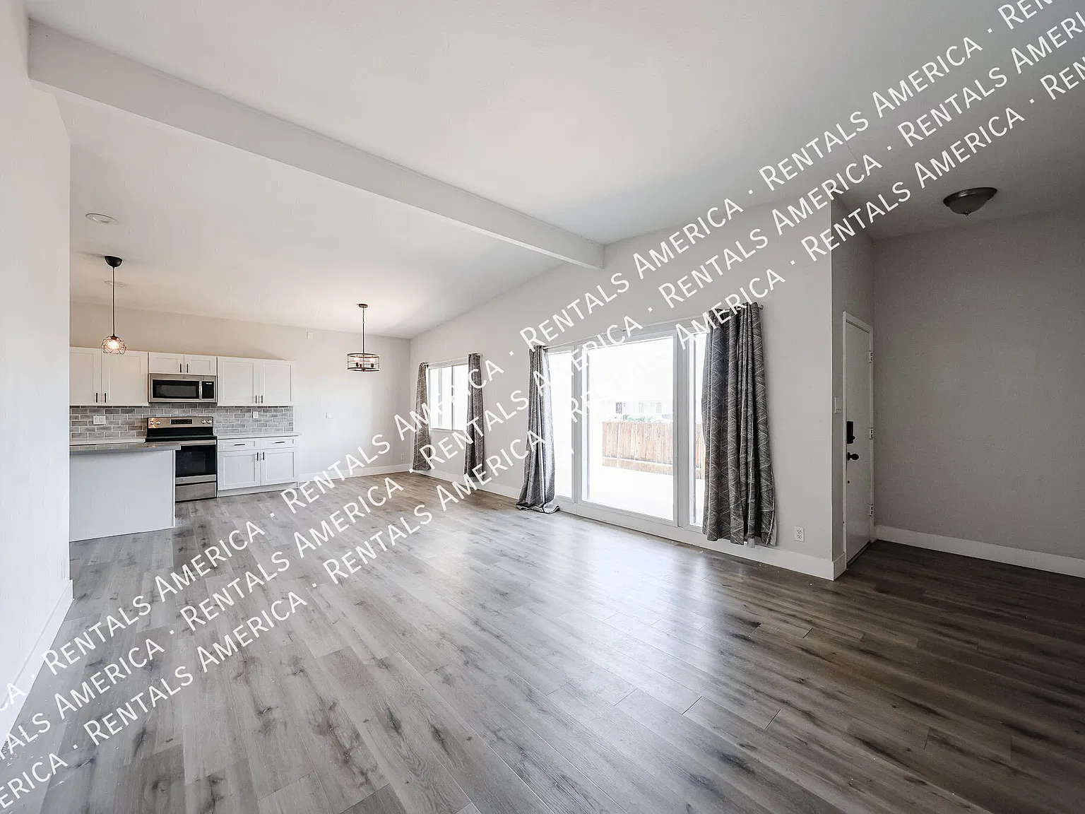 $2500 For Monthly Rent!! Sola R, Pool, 2000 Sq Ft, Special — Photo 4