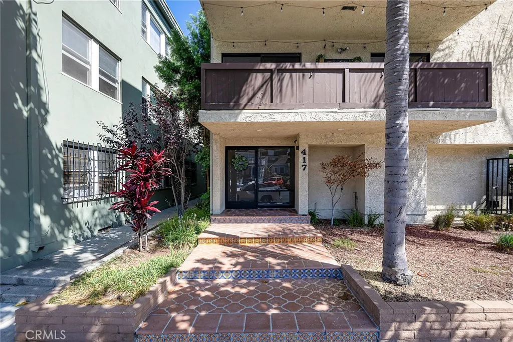 2 bed, 907 sqft, $2,700 — Photo 1