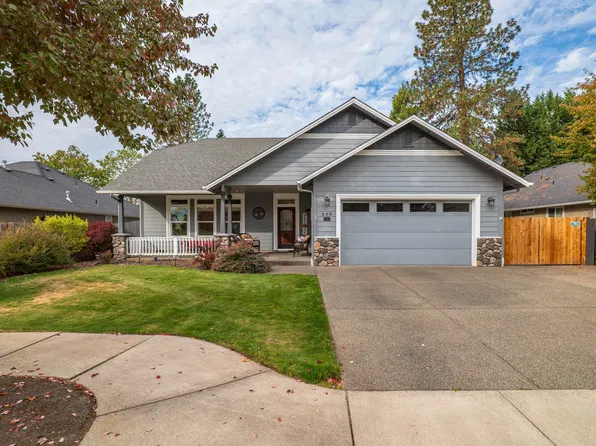 308 SW Hudson Ln, Grants Pass, OR 97526