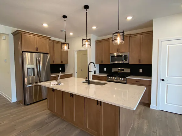 13789 Hollybrook Cir, Apple Valley, MN 55124