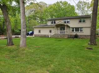 694 Glendale Rd, Franklin Lakes, NJ 07417
