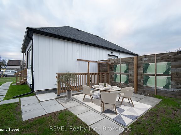 3rd image of 718 Ontario Rd #2