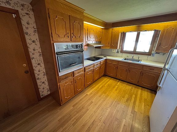 5th image of 50 Van Horn St