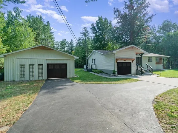 1406 E Prairie Rd, Midland, MI 48640