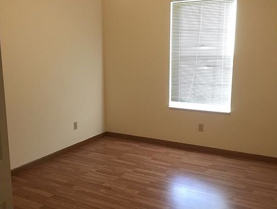 3rd image of 2785 Shakespeare Ln