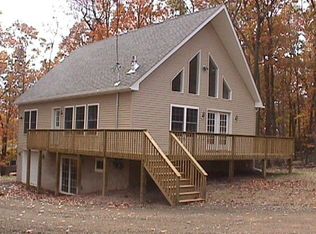 10 Bluebird Dr, Lake Ariel, PA 18426