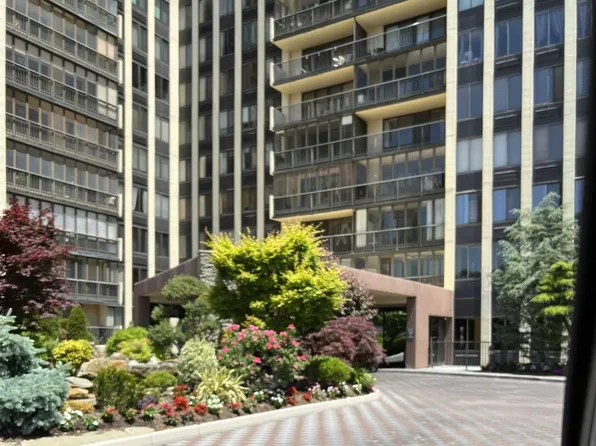 300 Winston Dr APT 204, Cliffside Park, NJ 07010