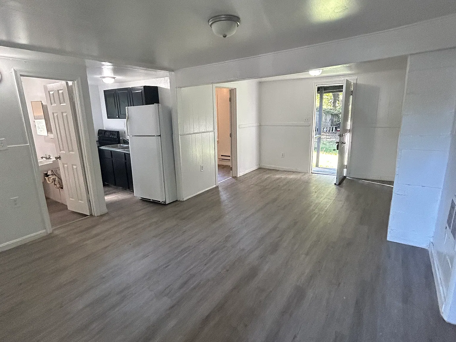 11245 Hall Ave — Photo 2