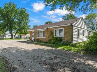 2 Richards Ct, Springfield, IL 62702