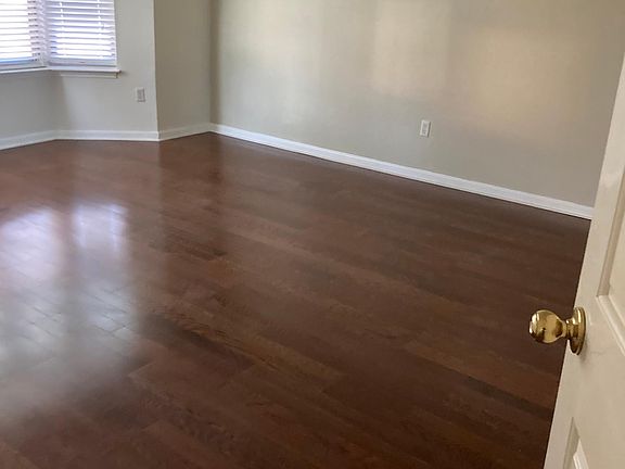 4th image of 6206 Canada Dr