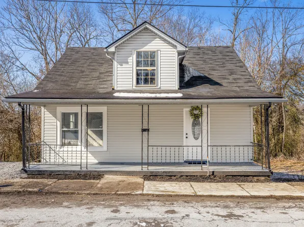 851 Lylesville St, Paris, KY 40361