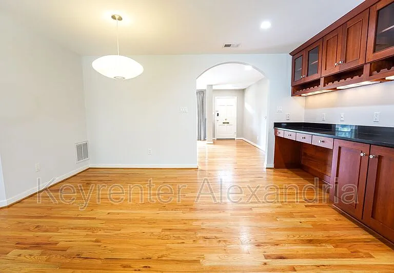 906 Neal Dr — Photo 15
