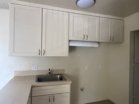 3rd image of 3005 E 8th St APT 4