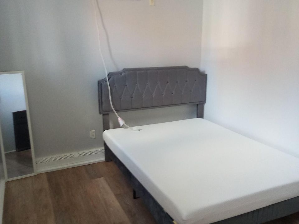 2nd image of 176 Sigourney St APT Ba2