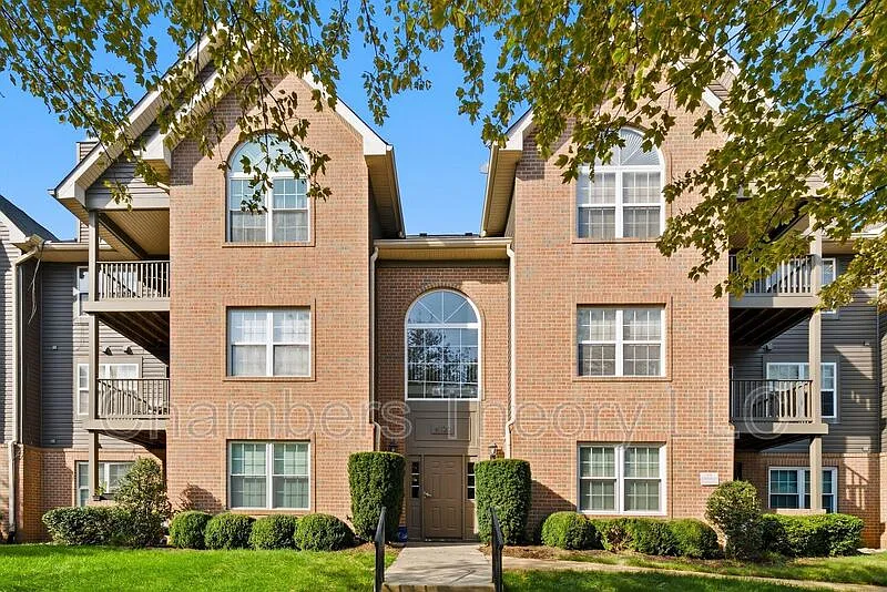 2 bed, 2.0 bath, 1130 sqft, $2,300 — Photo 1