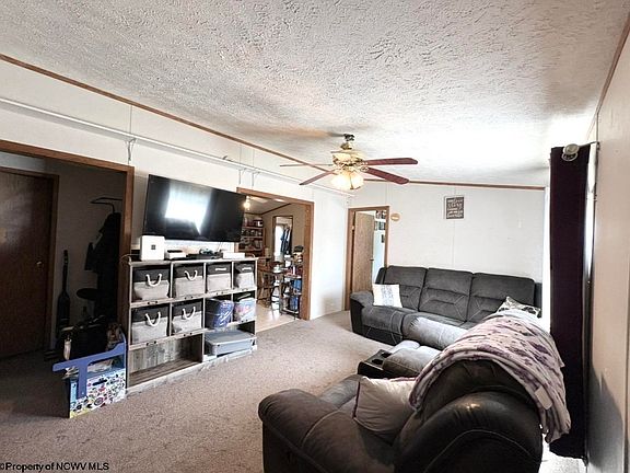 5th image of 462 Spring Hills Rd