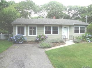 20 Chevy Chase Rd, Hampton Bays, NY 11946