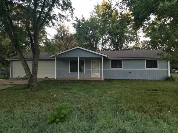 624 E Vermont St, Eureka, KS 67045