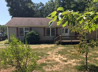 801 Hanging Tree Rd, Hillsville, VA 24343