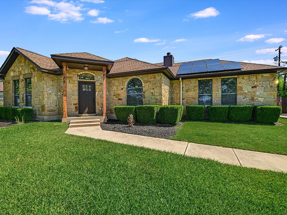 15208 Bowling Ln