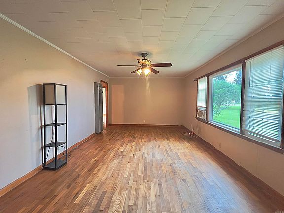 2nd image of 1206 S Main St