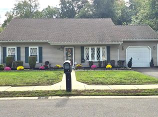 45 Eastmont Ln, Sicklerville, NJ 08081