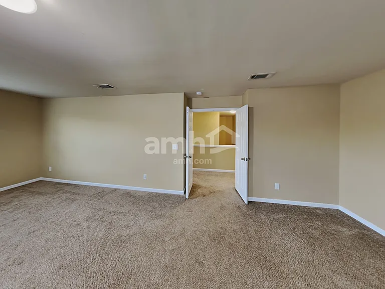 1012 Flaxton St — Photo 8