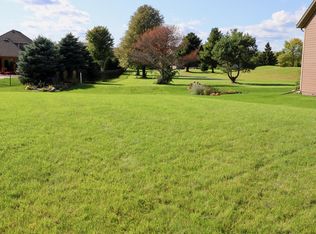 800 Indigo Ln, Northfield, MN 55057