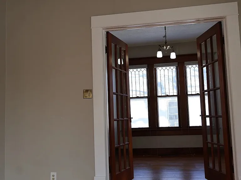 515 S Vine St — Photo 17