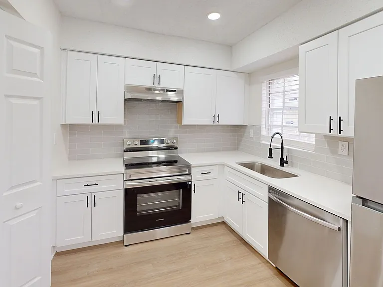 Crystal Grove Townhomes LLC — Photo 32